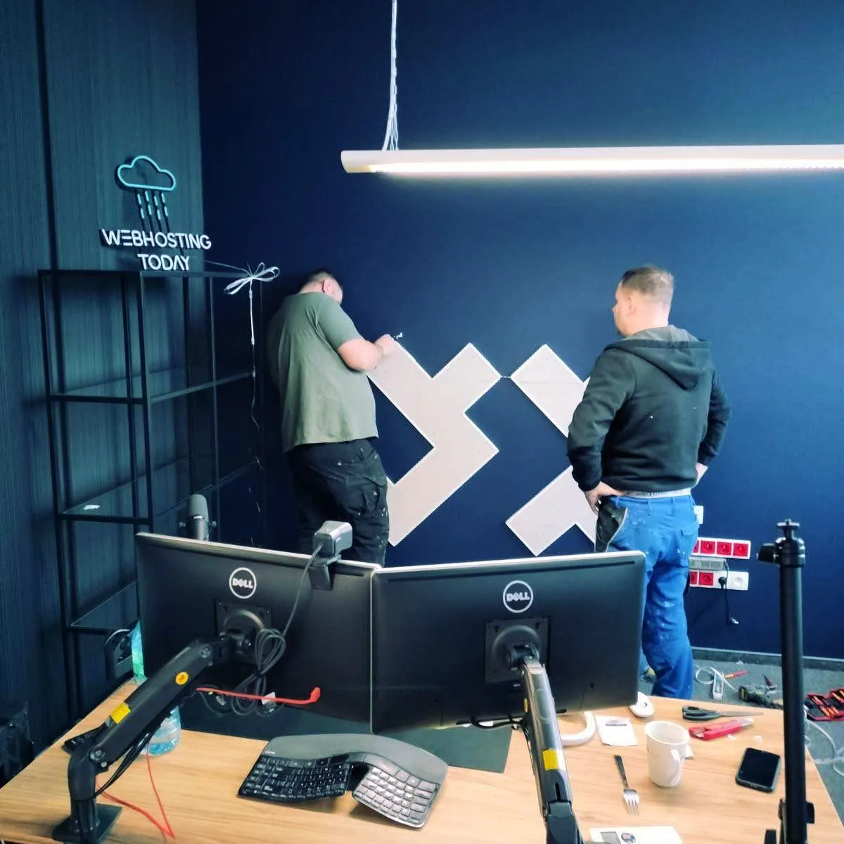 A few final touches and the "new" webhosting.today podcast studio is ready for 2026 😎